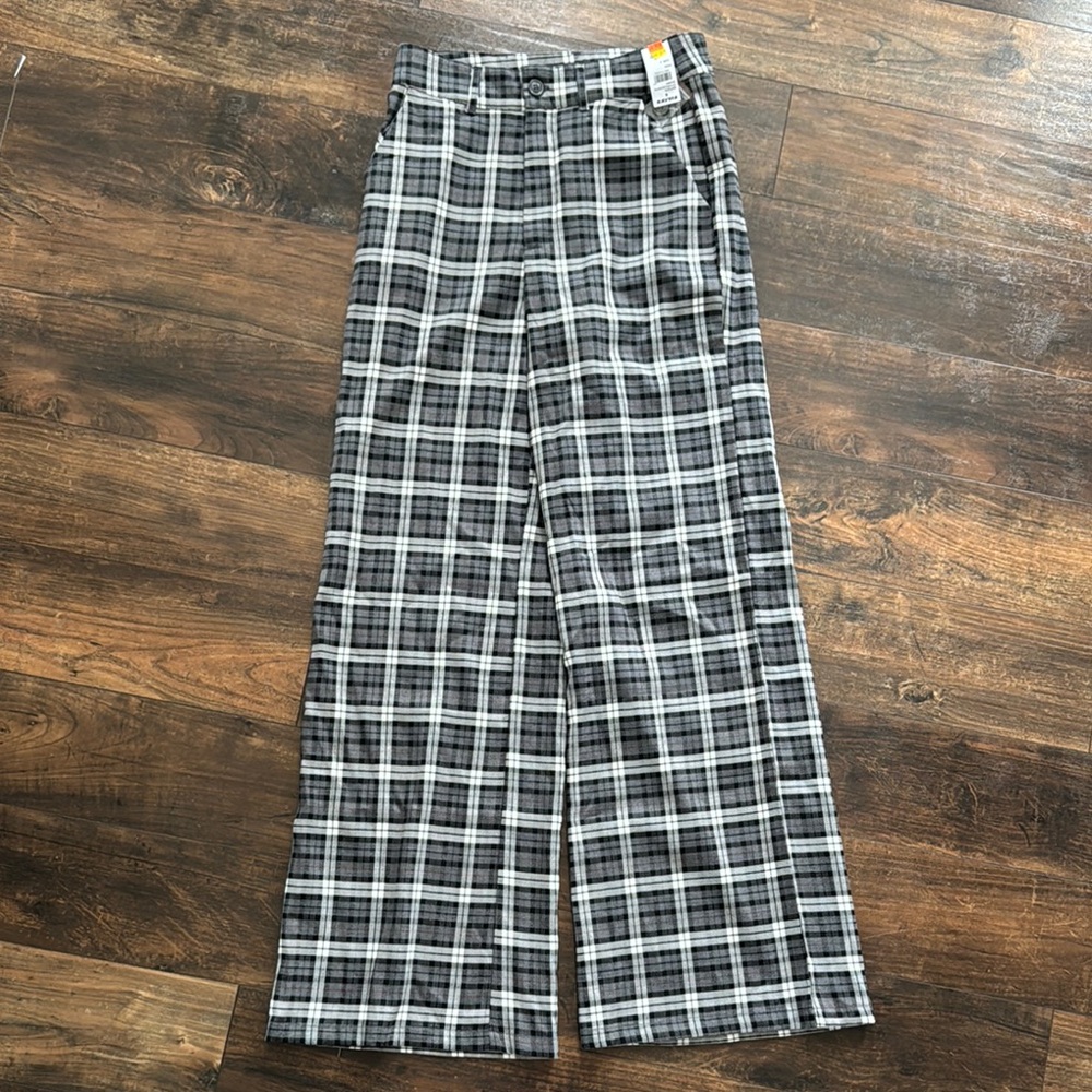 Wide leg plaid pants from Tilly’s. NWT - Junior Size Small